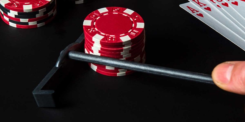 Rake là gì trong poker đổi thưởng? Thông tin thú vị